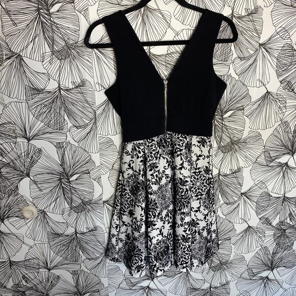 Haute Monde Black & White Sleeveless V-Neck Mini Dress Women's Size Medium - Picture 3 of 8